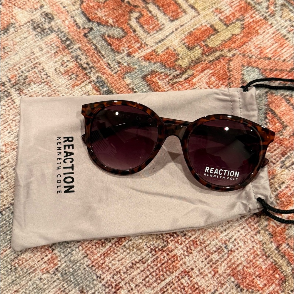 Kenneth Cole Reaction Tortoiseshell Round Sunglasses with Brown Gradient Lenses